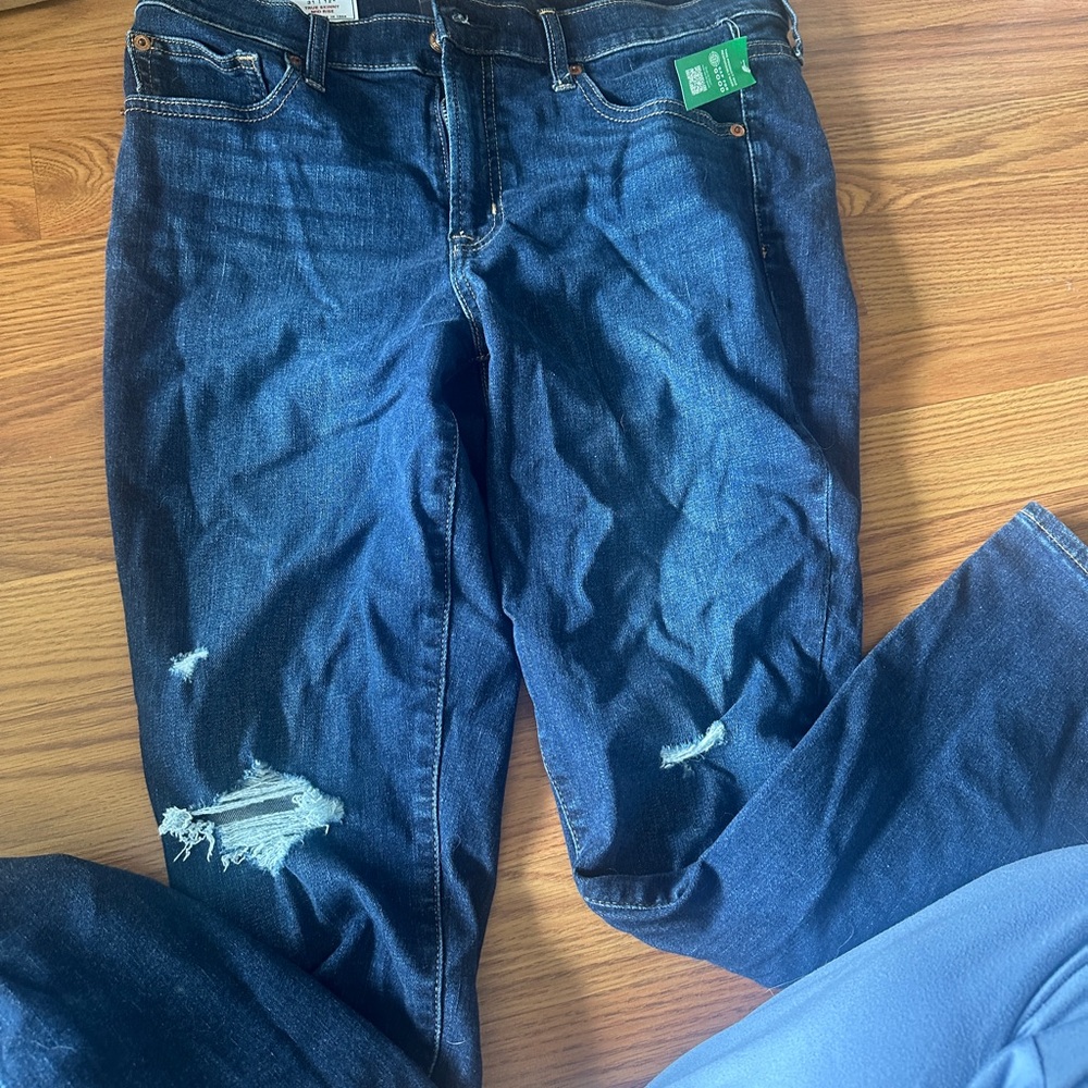 GAP women’s denim Skinny Distressed Jeans NWT